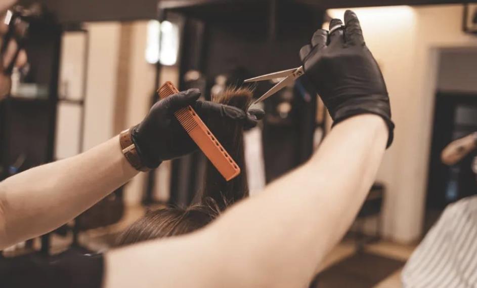 不推销不办卡的理发店如何回本,男士理发馆怎么盈利最大化