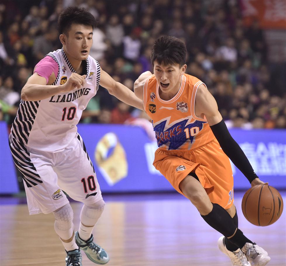 他曾是国内篮坛排名靠前的流量球星，老婆曾与思聪传过绯闻