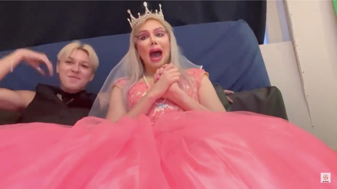 疯狂整容的网红,美国白人网红整成韩国人