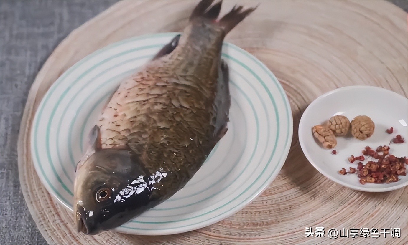 不管炖什么鱼注意五放五不放,炖鱼怎样又好吃又去除鱼的腥味