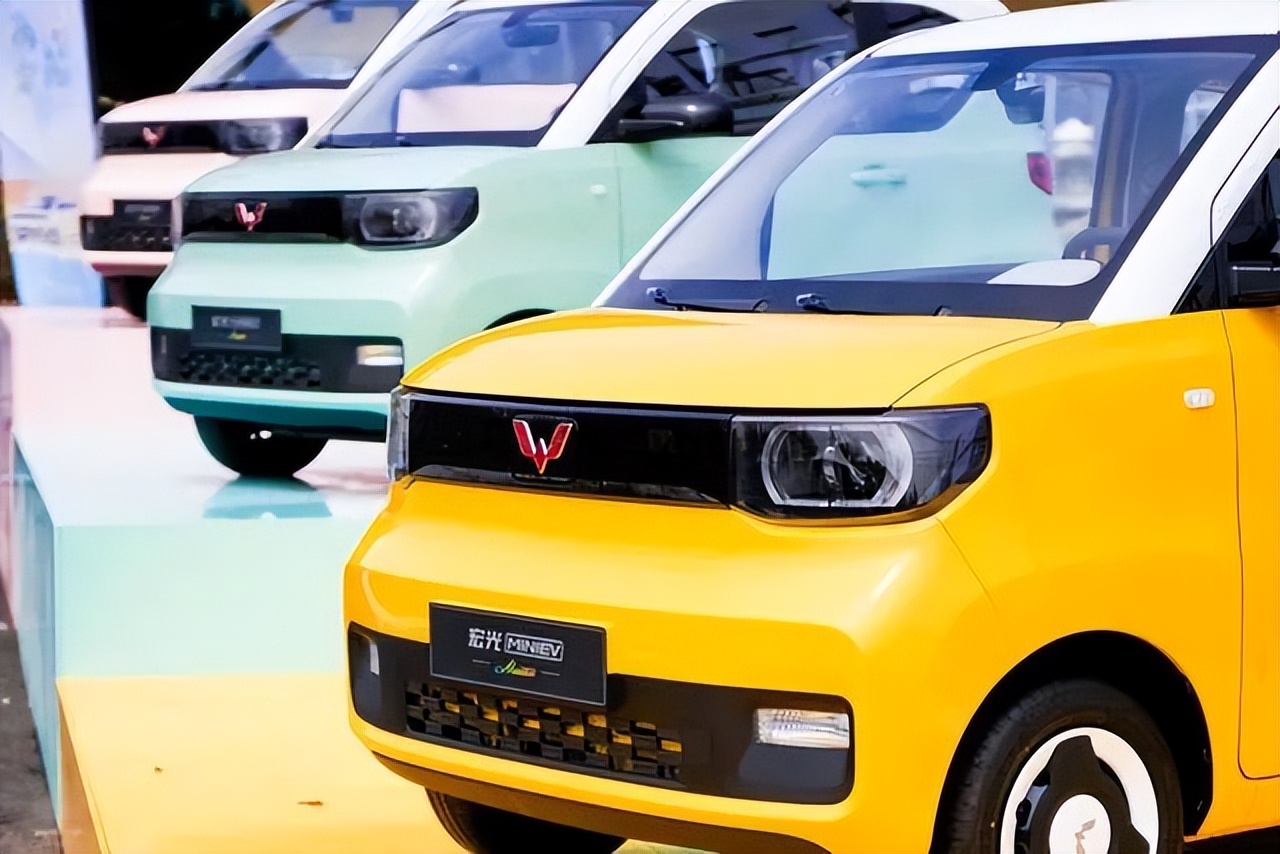 比亚迪杀疯，问界黑马，牛创退场，雷丁举报……|汽车商业评论