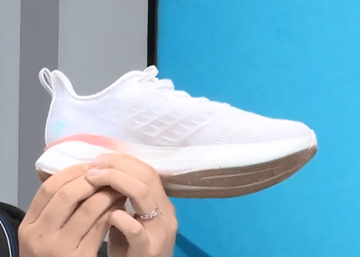 初中生1000米跑鞋推荐500元左右 (国货有哪些400元左右跑鞋值得入手)