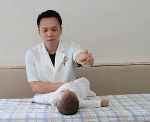 宝宝应该什么时候练习翻身抬头,宝宝大概几个月要教他学会翻身呢