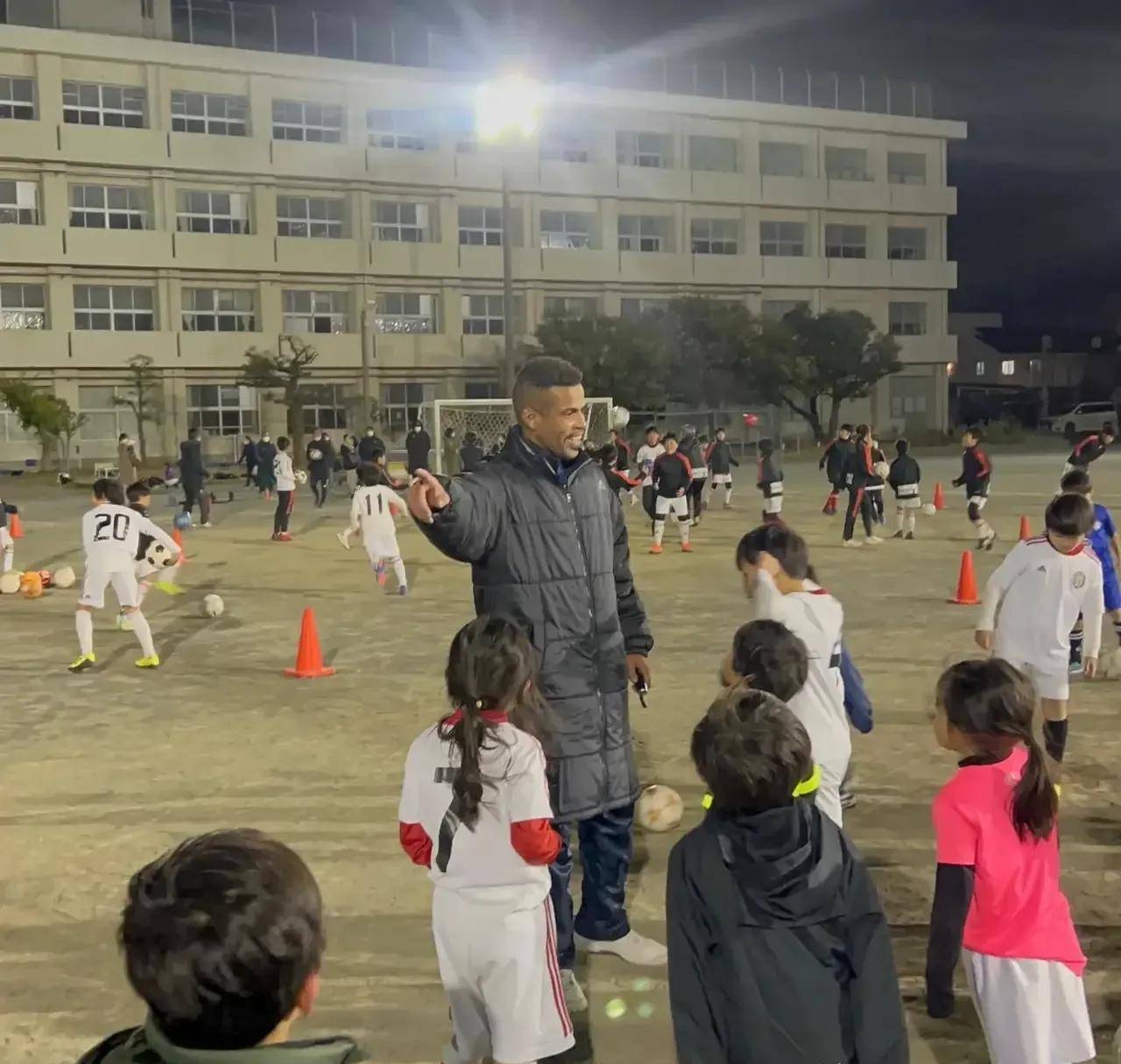 国脚赵明剑月薪一万多,国脚赵明剑