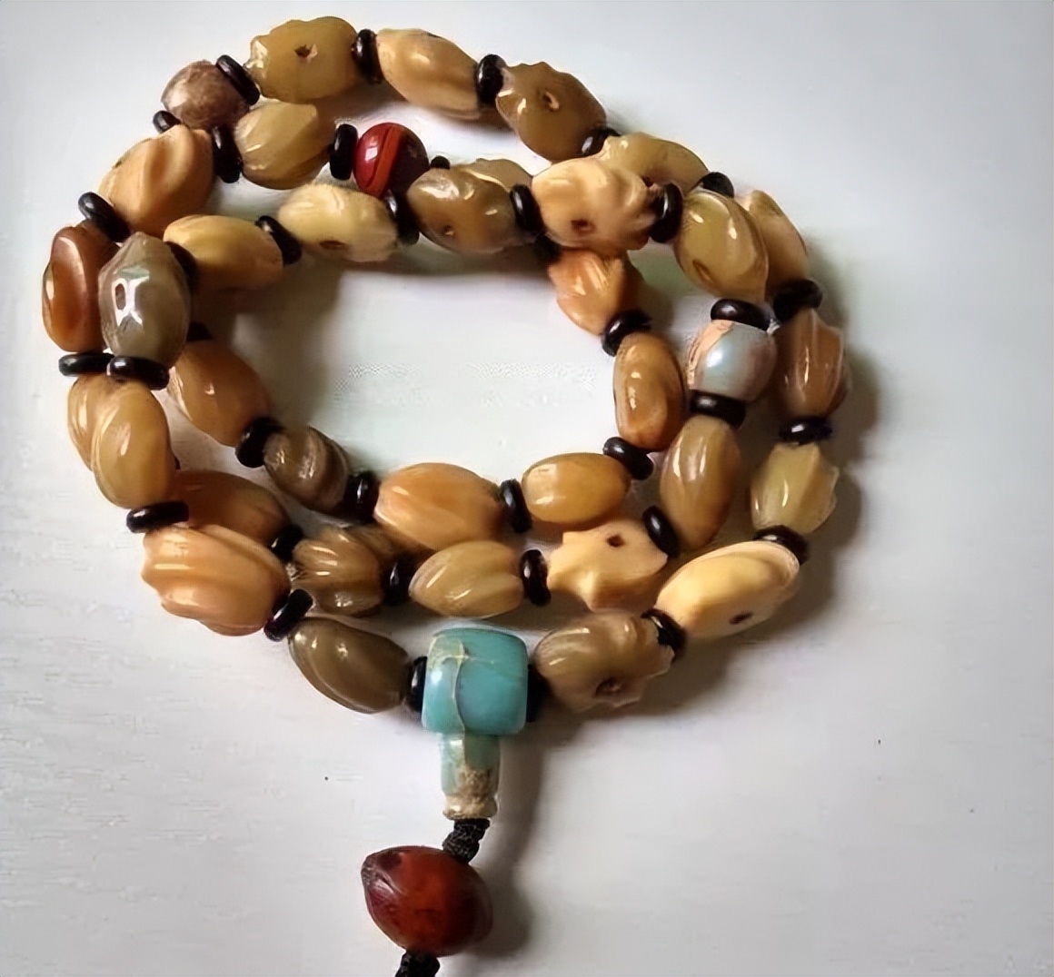 李子果核手串包浆玉化的效果,蛤蟆头核桃手串包浆玉化图片