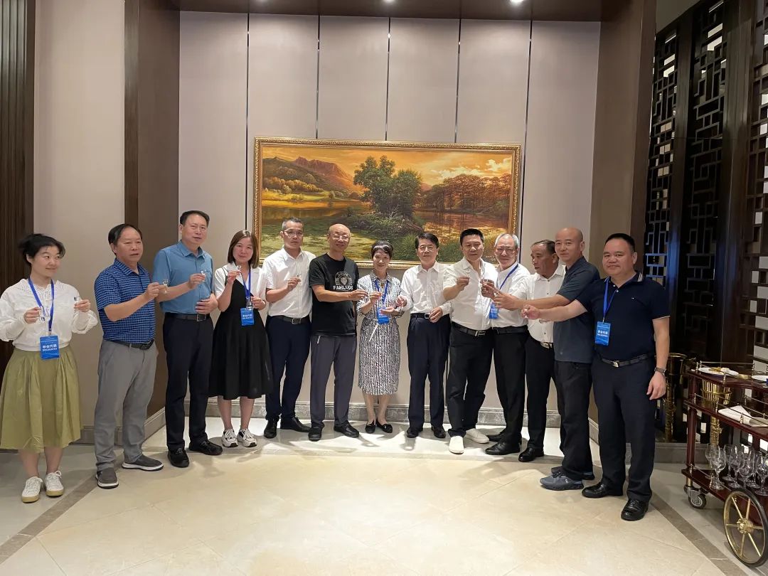 酒庄号快报：圆桌论坛酒庄授牌专家论酒聚智酒庄发展开启创新未来