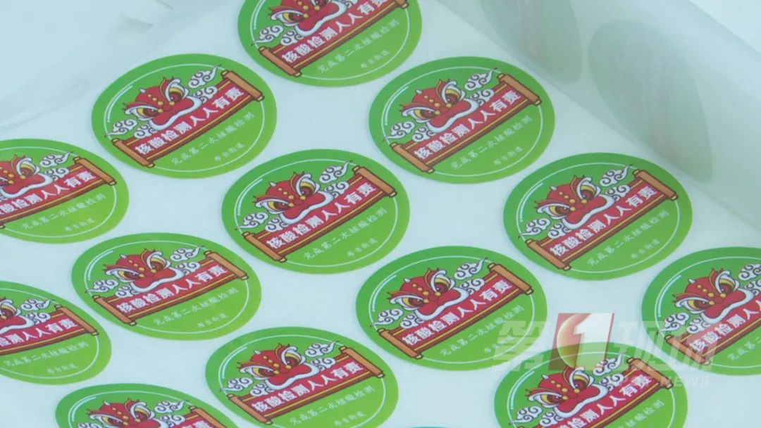 这几天，很多深圳人身上出现了一张“绿色标识”...