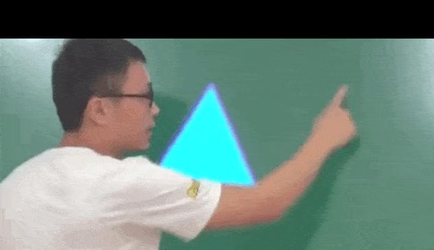 搞笑一刻：美女这波操作我还没见过，难道这样上车有什么说法？