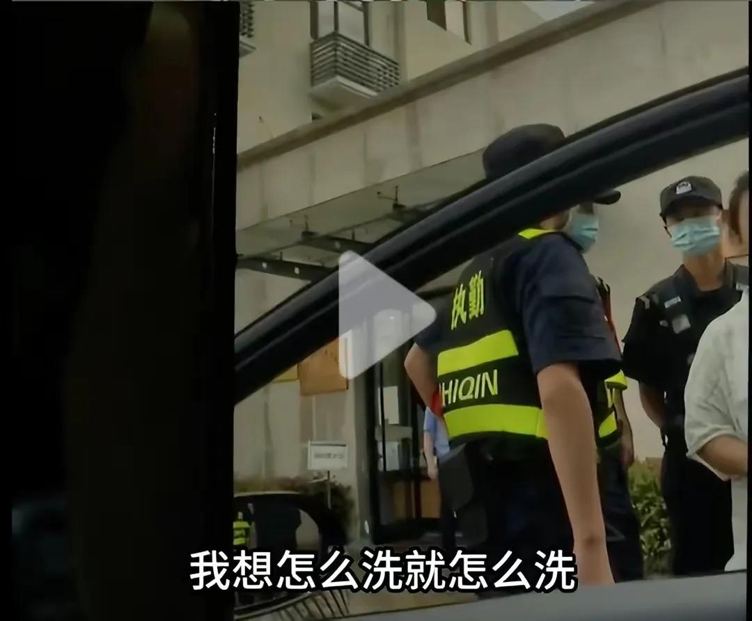 霸车父女结局，女儿正脸被扒，行拘拒签字，网友：怕是嫁不出去了