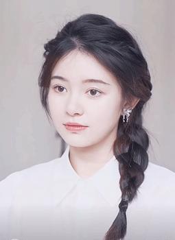 今年别再披头散发了三款减龄发型,秋冬季更适合有氛围感的发型