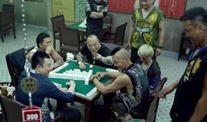 小伙经营麻将馆自己发明纸牌,小伙发明纸牌麻将