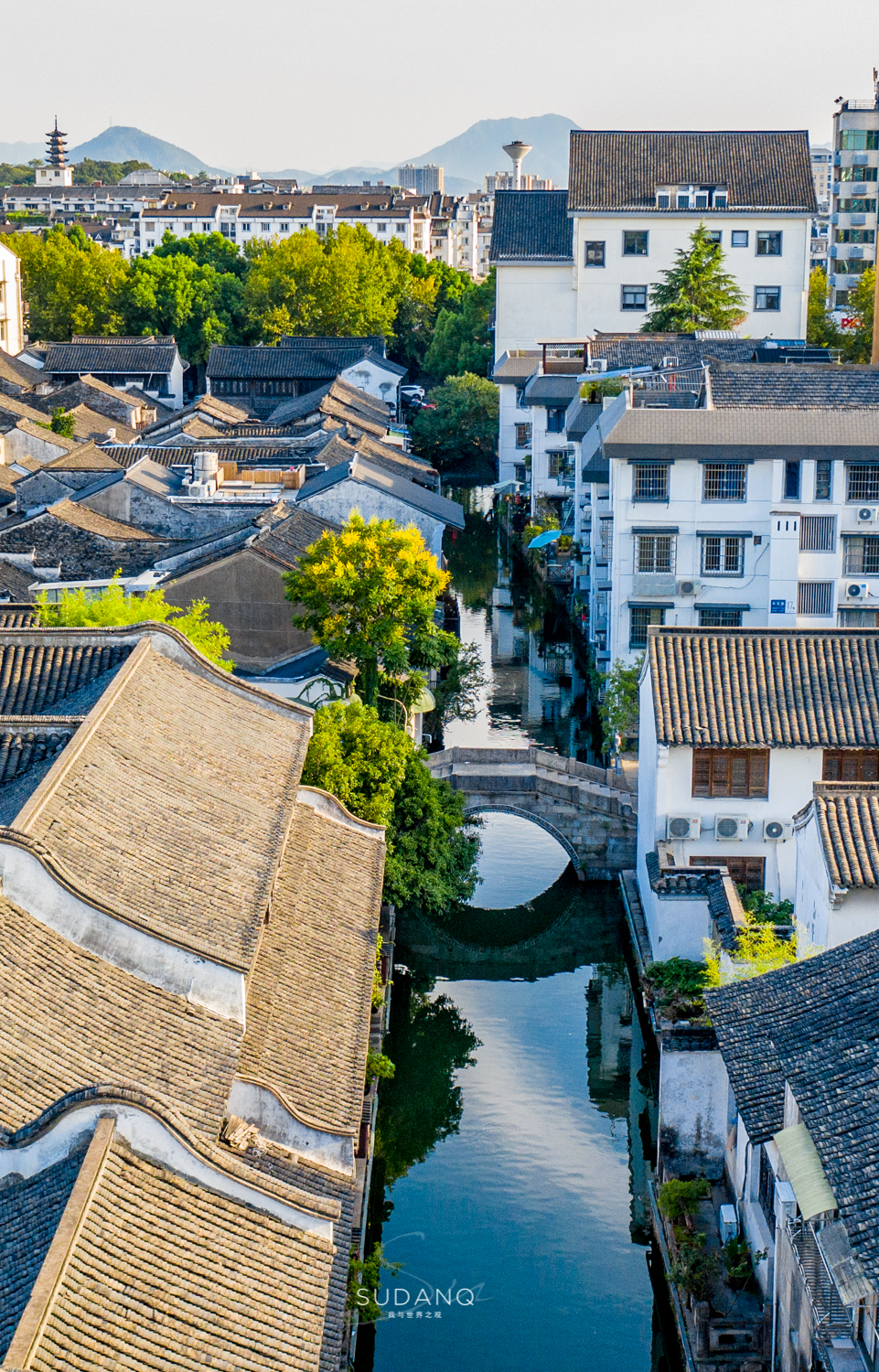这条老街既有蜀都味也有国际范,浙江江南古街