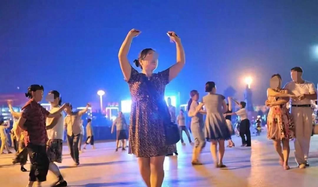 51岁阿姨醉酒后被带走并注射了*药春**，后来我心情不好，你也好不了