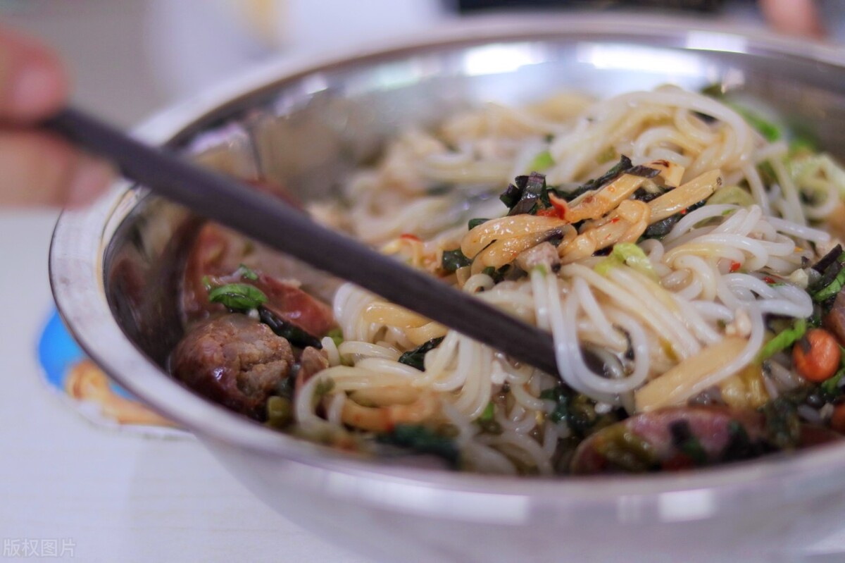 广西特色美食螺蛳粉介绍,广西除了螺蛳粉有什么好吃的特产