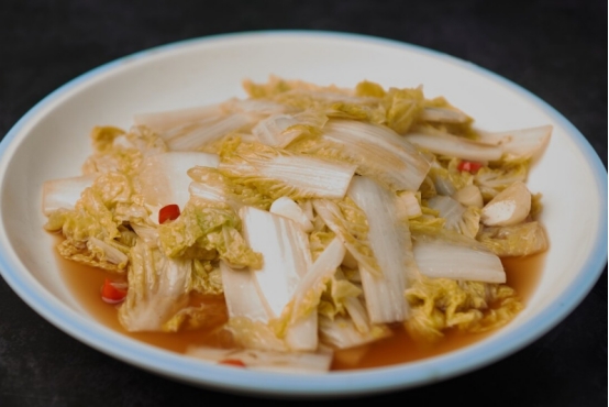 冬季皮肤易干燥这道补水菜要多吃,秋冬皮肤干燥吃什么菜