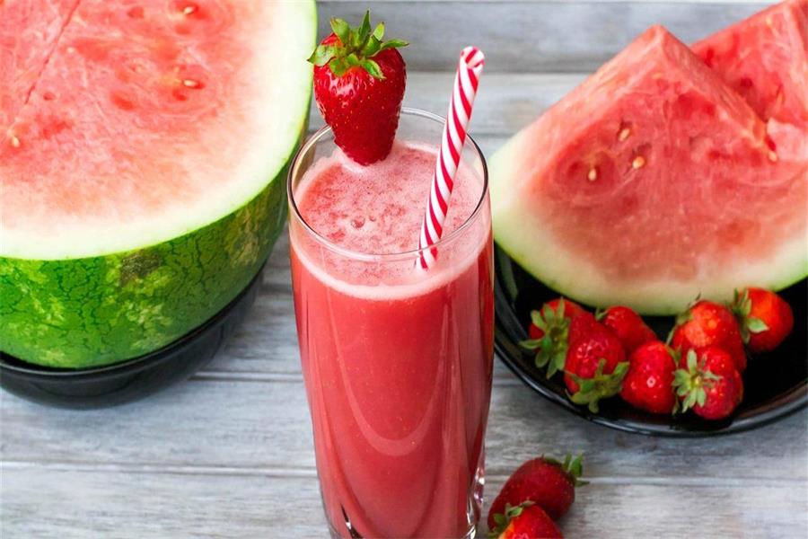 夏季西瓜是“常客”，西瓜能天天吃吗？吃多了会不会上火？