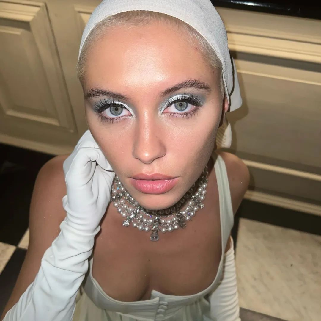 IrisLaw透露自己曾经是油痘肌，靠护肤变美！