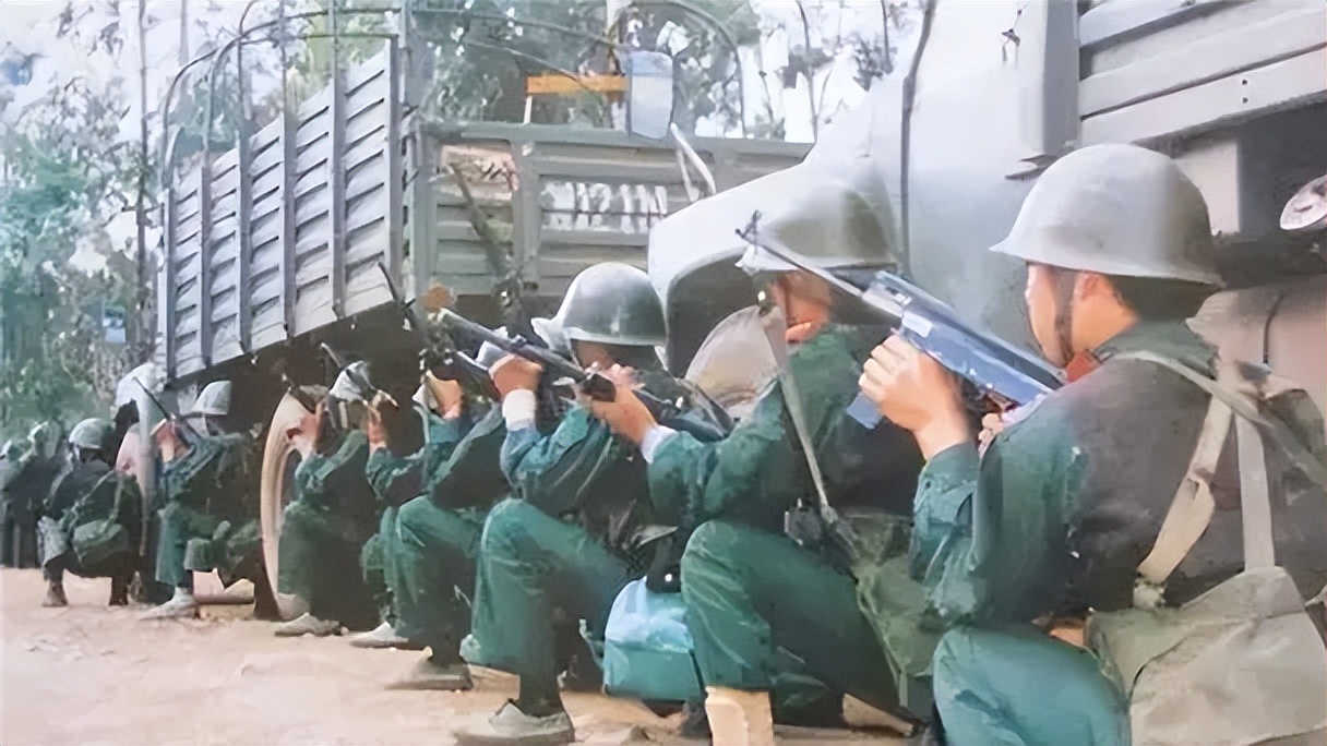 25岁民警倒下一瞬间,22岁缉毒警察牺牲前照片曝光