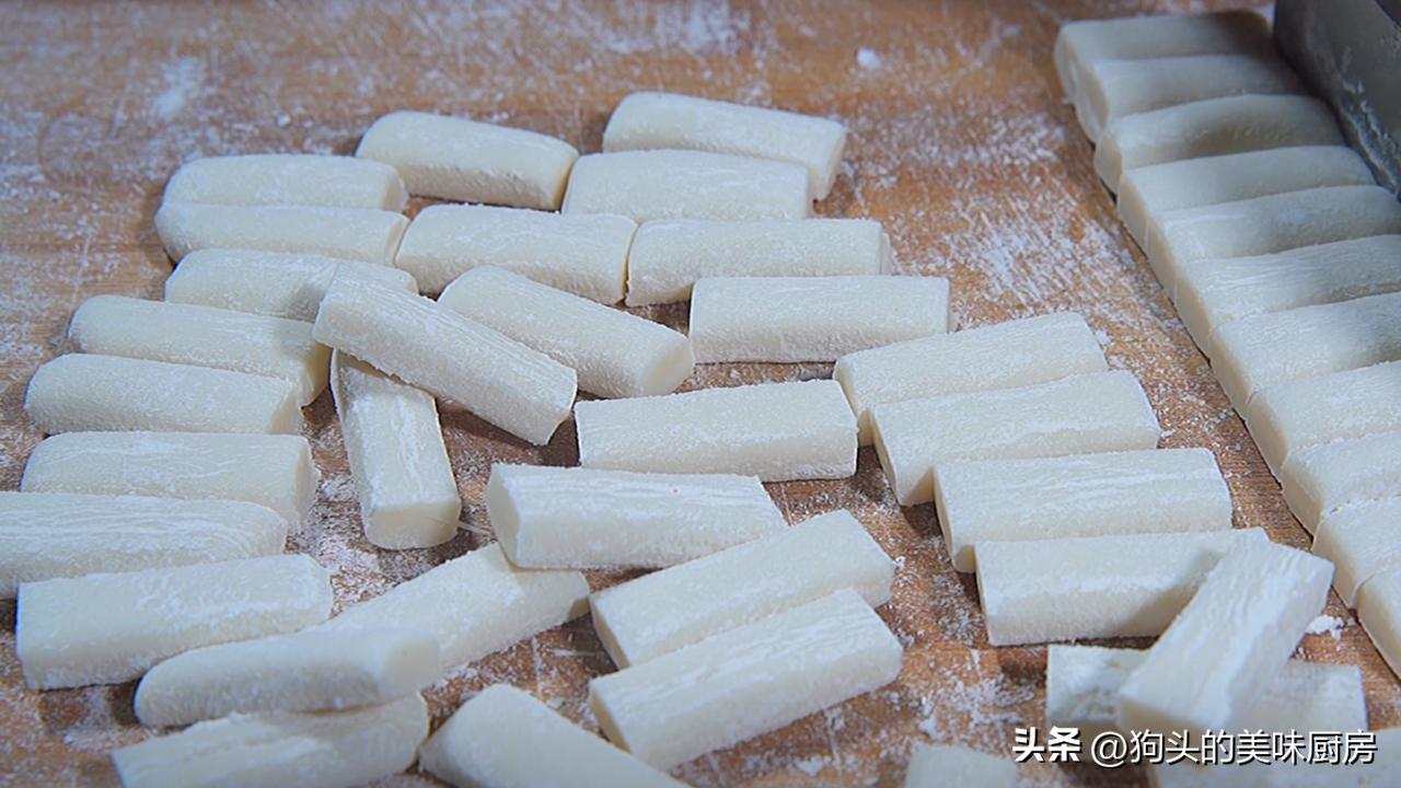 糯米粉炸的酥酥脆脆才不起泡,用糯米粉做酥酥脆脆的小零食