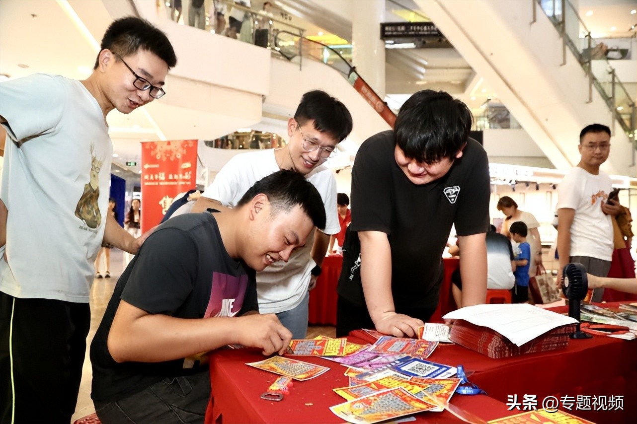 好礼福利送不停海报,好礼送不停条幅