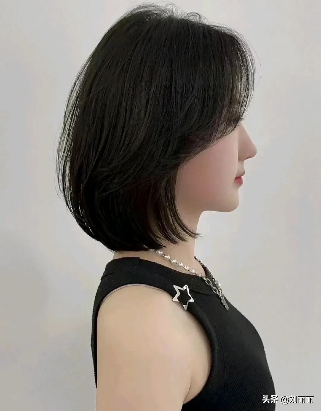 减龄高马尾头顶蓬松时尚发型扎法,40岁减龄发型短发时尚