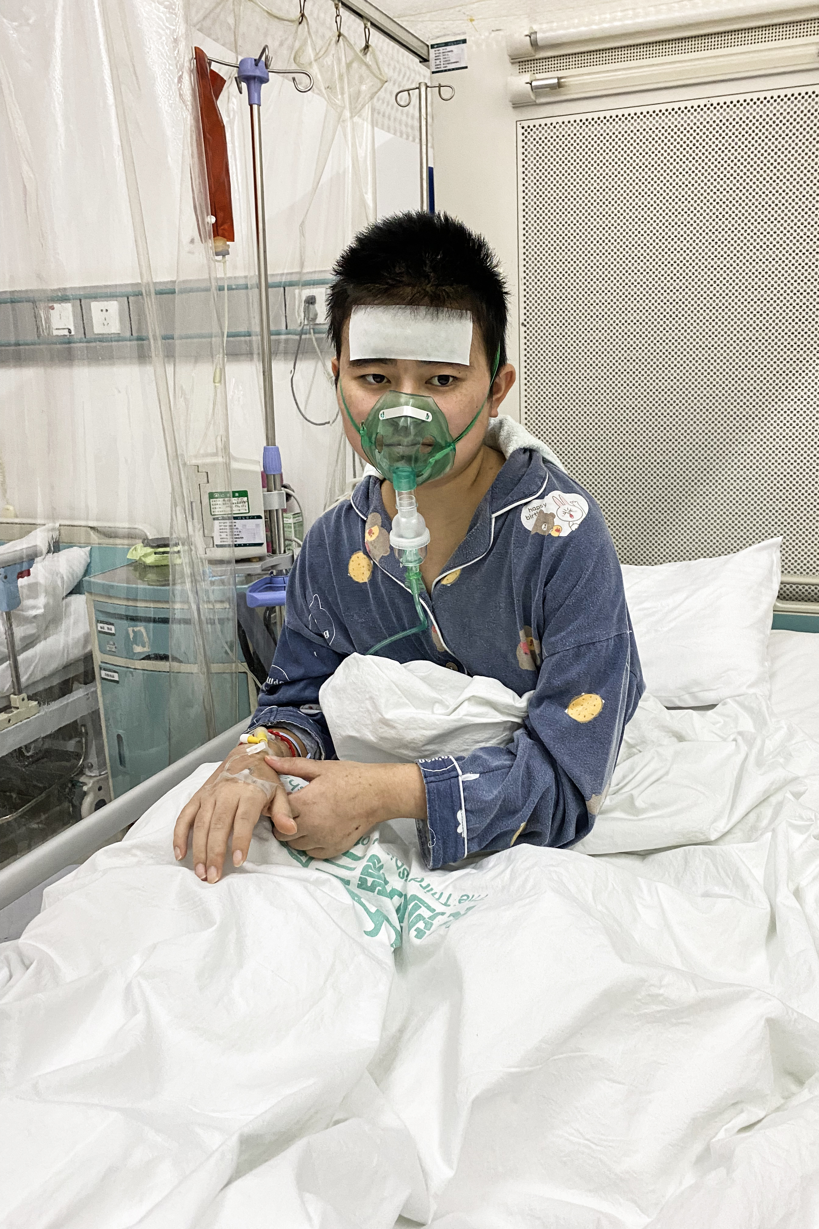 漂亮女孩患病,23岁女孩身体发生怪病