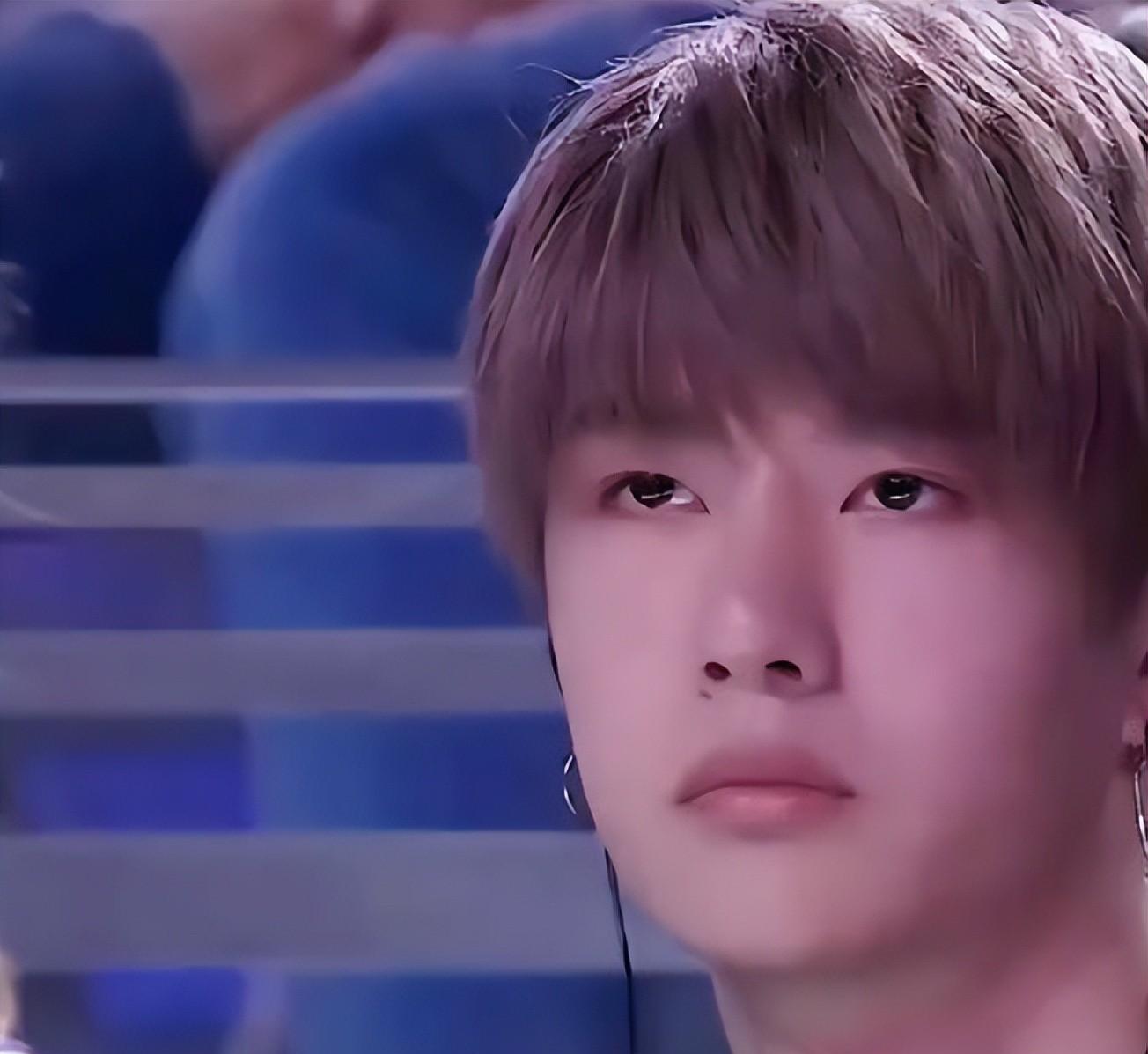 明星嘴唇薄怎么改善的,明星嘴唇变薄对比