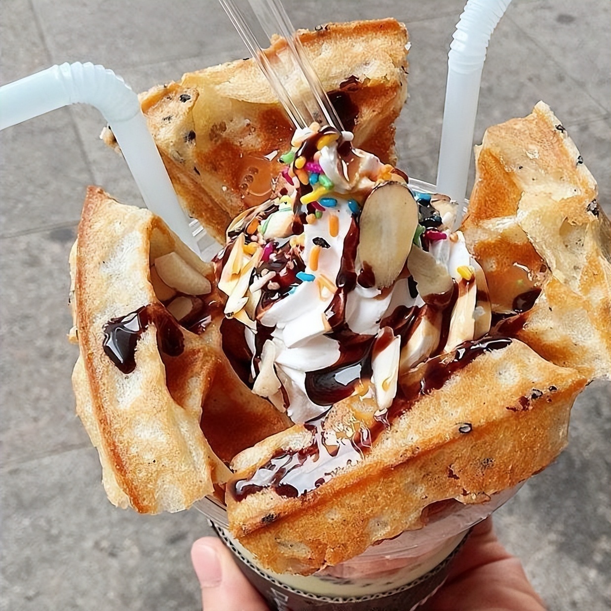 大热的天儿，来只鸡蛋仔冰淇淋吧