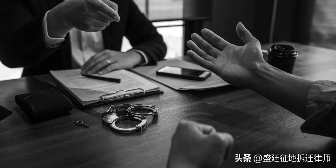 阻拦合法强拆怎么处理,遇强拆报警后警察不制止咋办