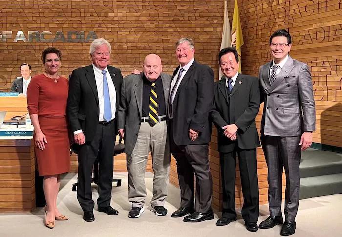 「美国」亚凯迪亚市议会任命迈克尔·丹尼尔森为第5区代理市议员