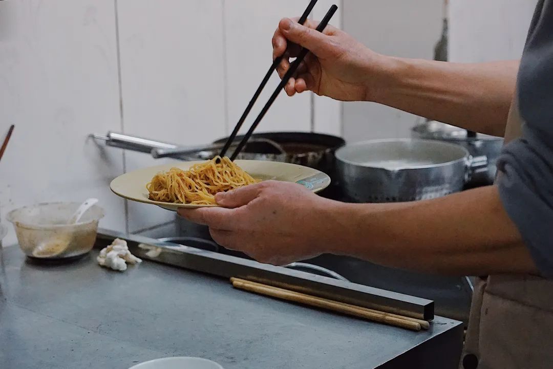 奇了怪了，究竟是什么宝地让广州老饕们也净爱往这钻？