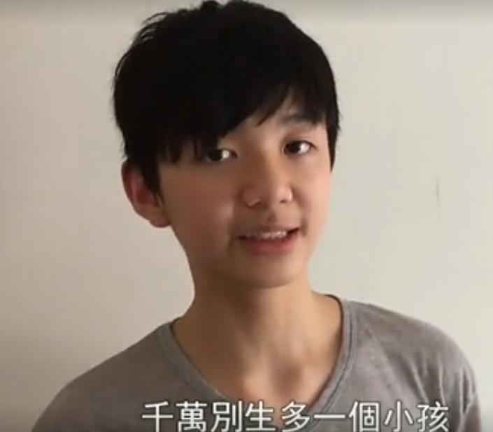 张丹峰洪欣风波后首次合体亮相,张丹峰怀柔拍戏