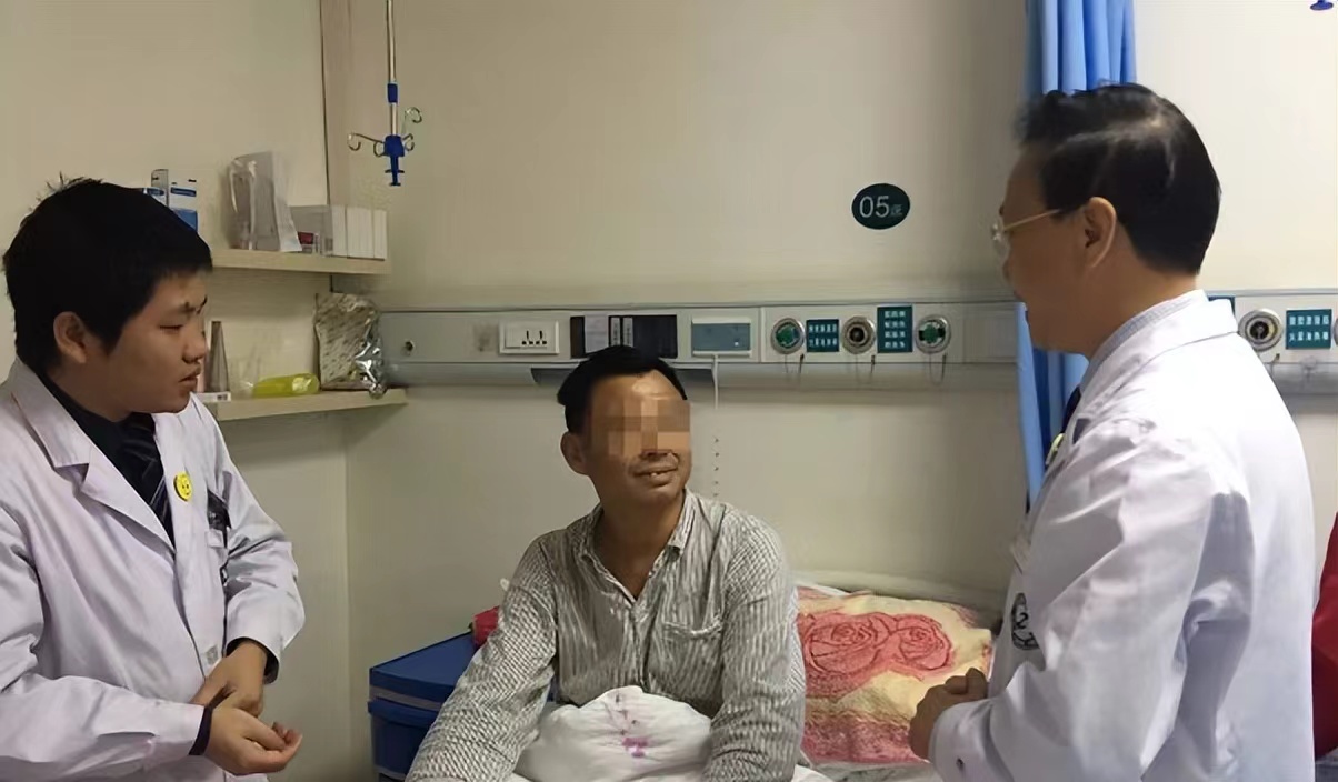 42岁被确诊胃癌晚期拒绝化疗被判死刑，家人不肯放弃救了他