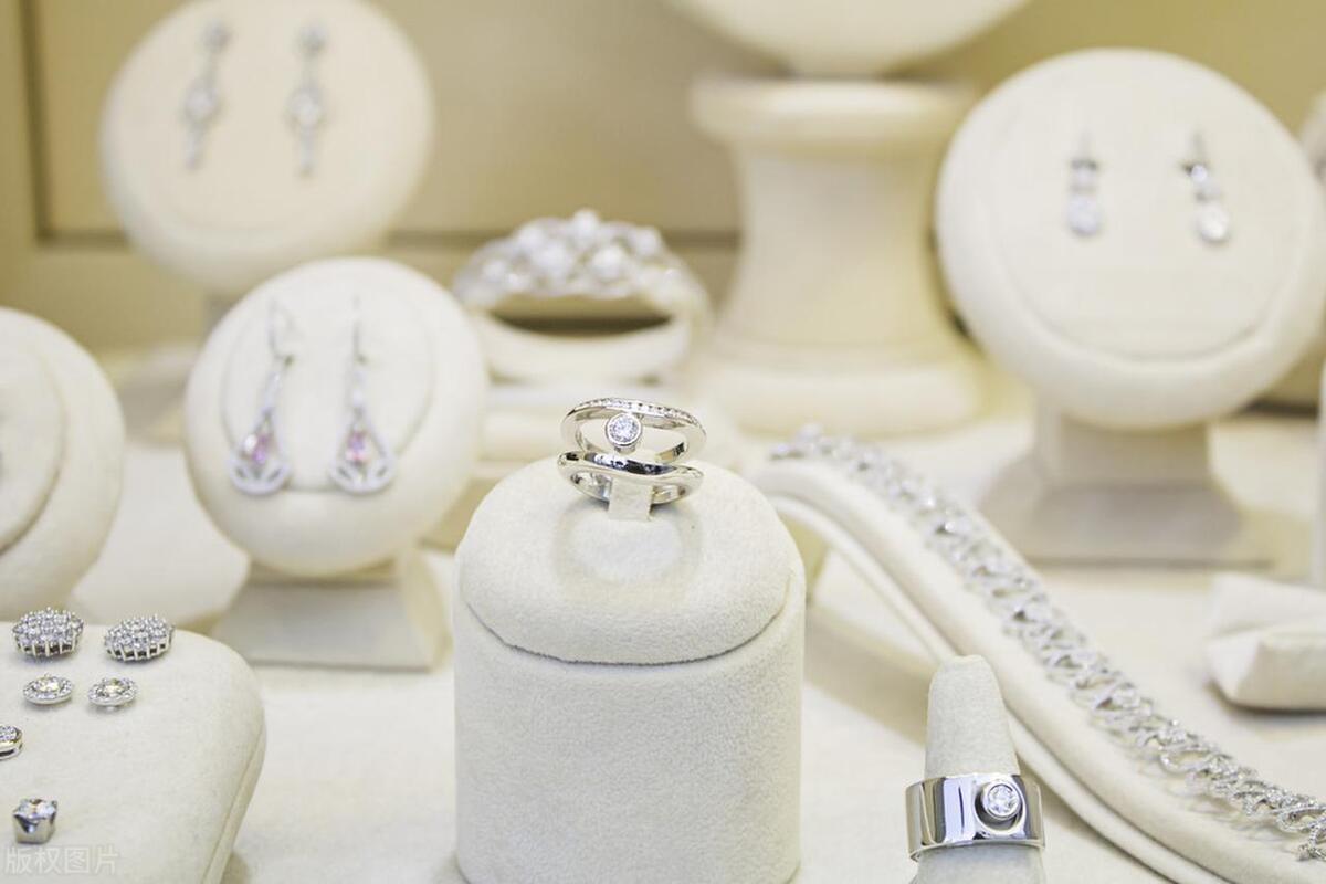 今日铂金价格pt950多少一克,今日铂金价格pt950多少一克呢