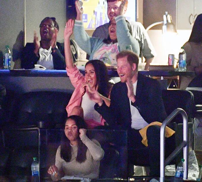 查理普斯和梅根接吻视频,梅根福克斯与男友接吻