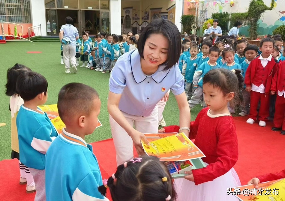 幼儿园六一亲子游园活动通知,清水园幼儿园六一视频
