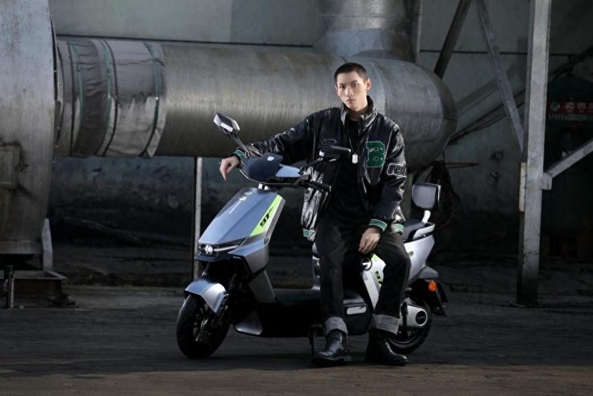 绿源电动车液冷电机最新车型,2023绿源电动车三千块左右