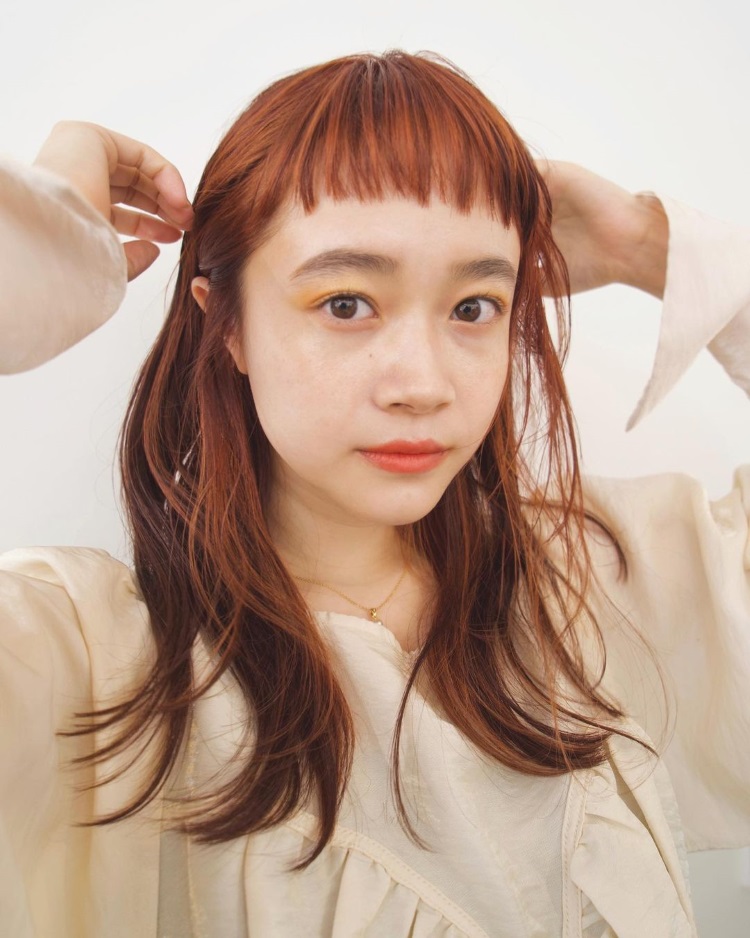 高额头适合什么一次性发型,额头大适合八字刘海还是齐刘海