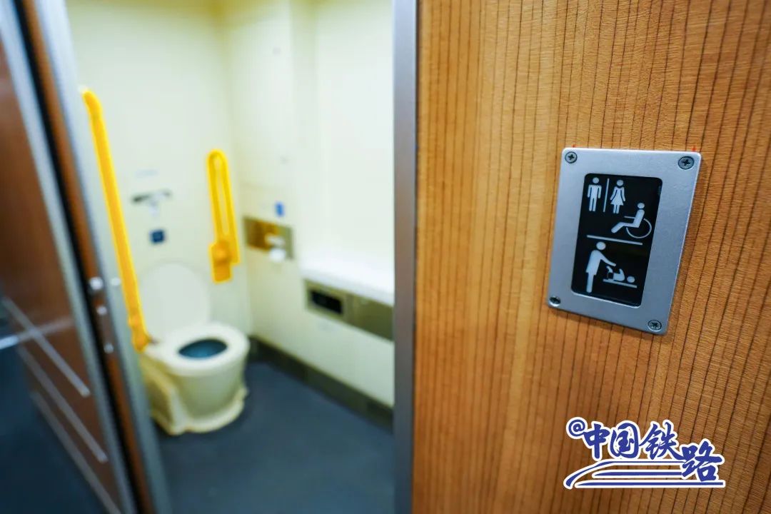 复兴号d728动卧一等卧是什么样的,复兴号二等卧啥样