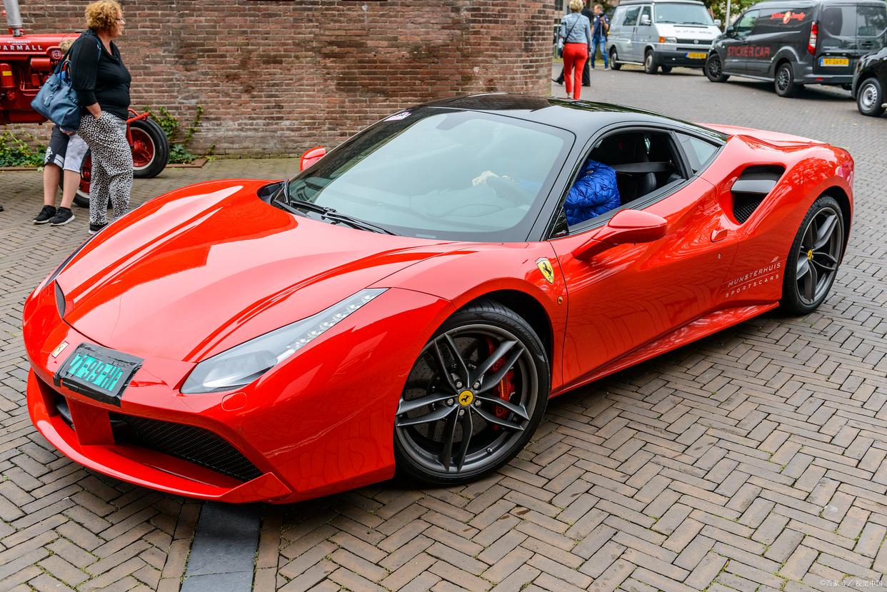 法拉利f8vs保时捷911,保时捷911turbos与法拉利f8