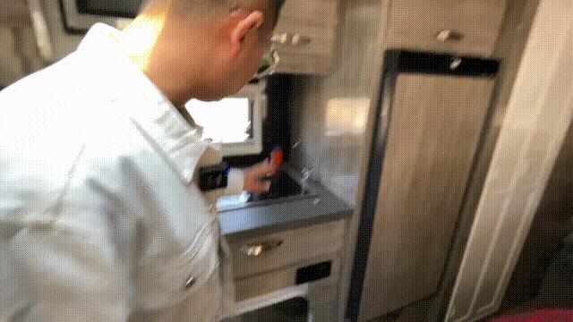 14座金杯海狮改装房车全过程,亲民的金杯房车竟然才10w出头