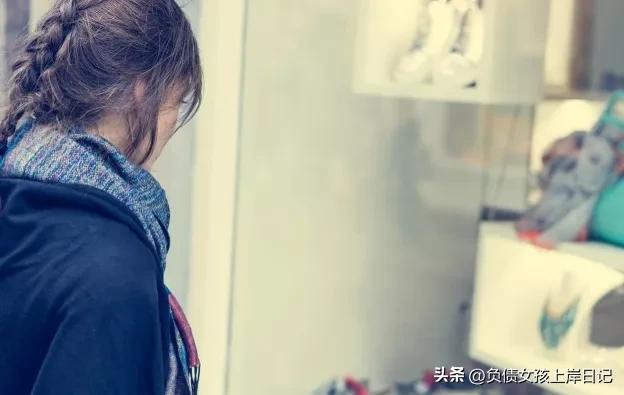 90后被网贷毁掉的人,被网贷害惨的年轻女孩