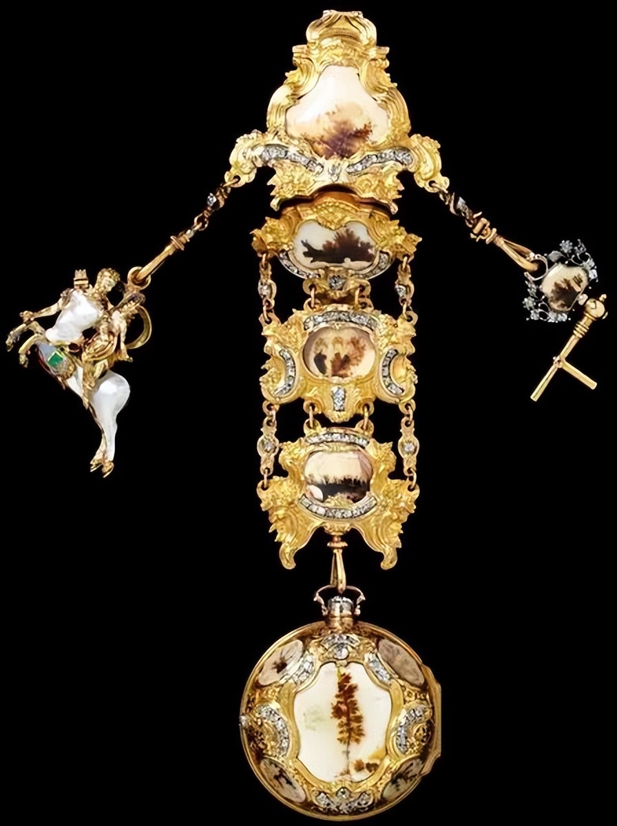 不能少了这件“幸运”珠宝，不但自带“神秘力量”还能时髦到没朋友