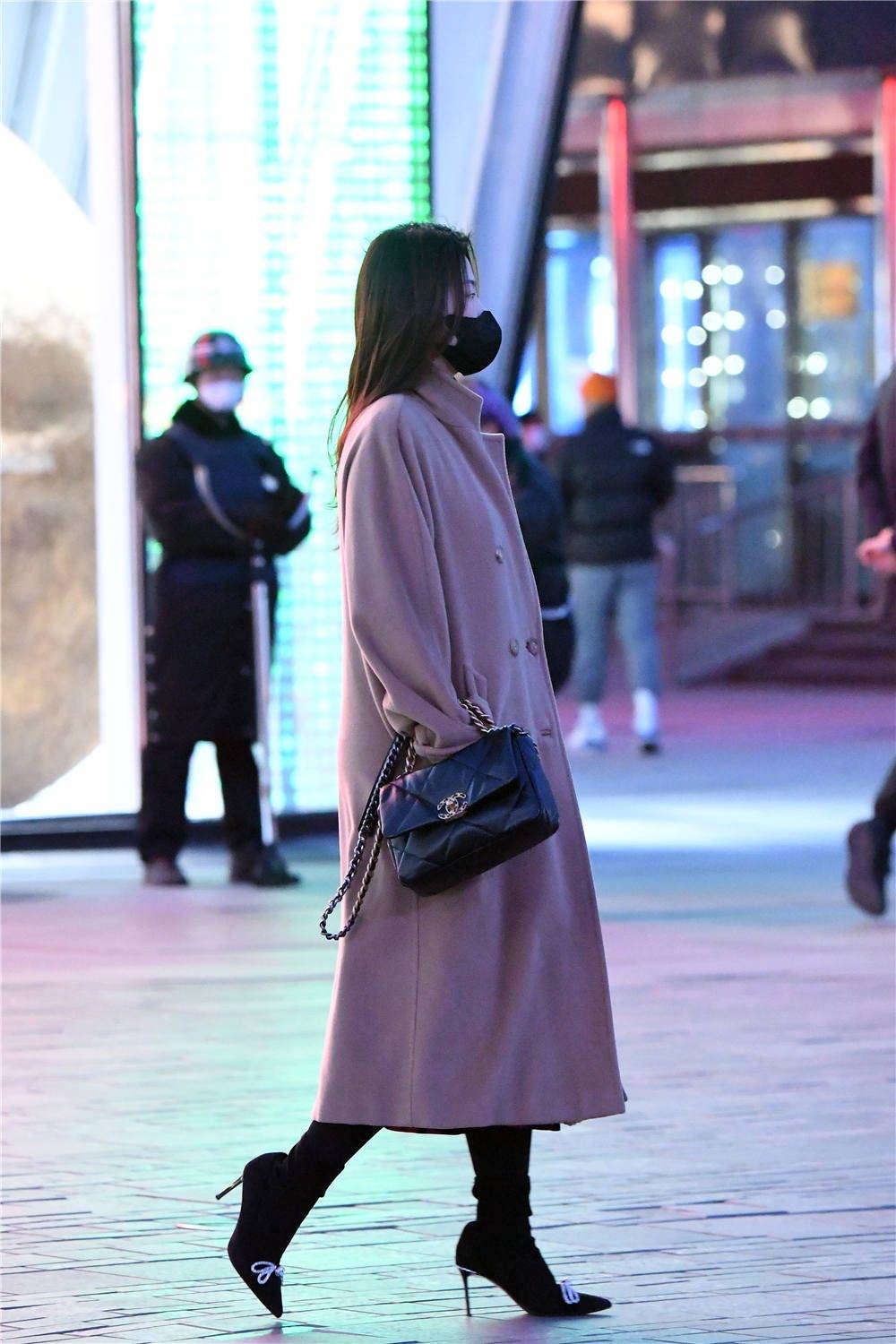 气质平底尖头鞋秋冬搭配大衣,中跟圆头单鞋搭配毛呢外套