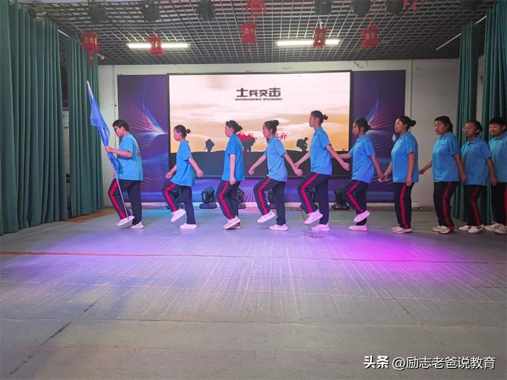 小孩在学校不开心要怎么引导,孩子说在学校不开心怎么办