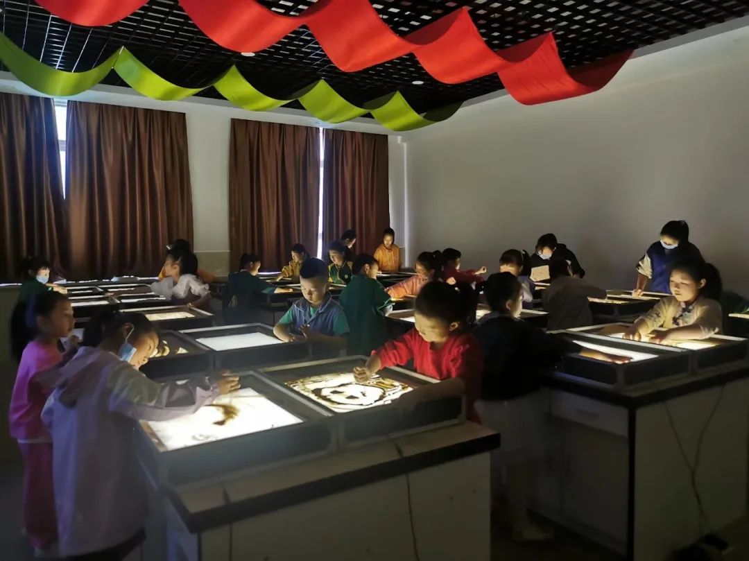 临渭儿童美术培训推荐,小学沙画特色课程