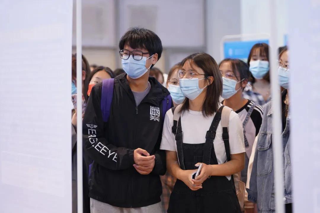 研究生毕业去民办高校当老师好吗,二本研究生毕业能当大学老师吗