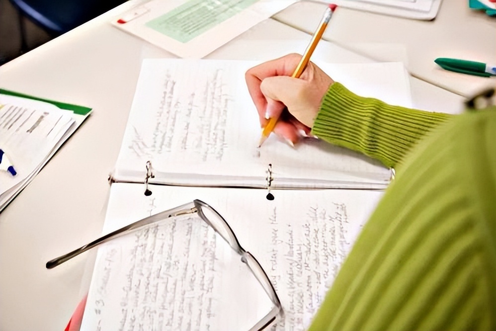 一份完整的毕业论文,模板已经整理好了