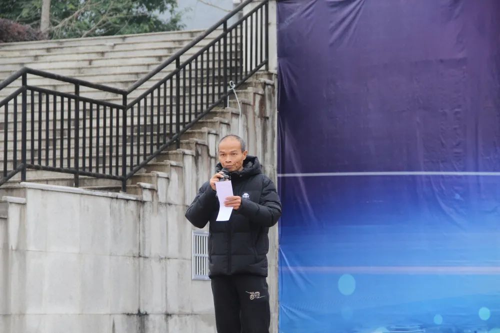 重庆市校园女子足球总决赛,重庆小学男子足球乙组比赛视频