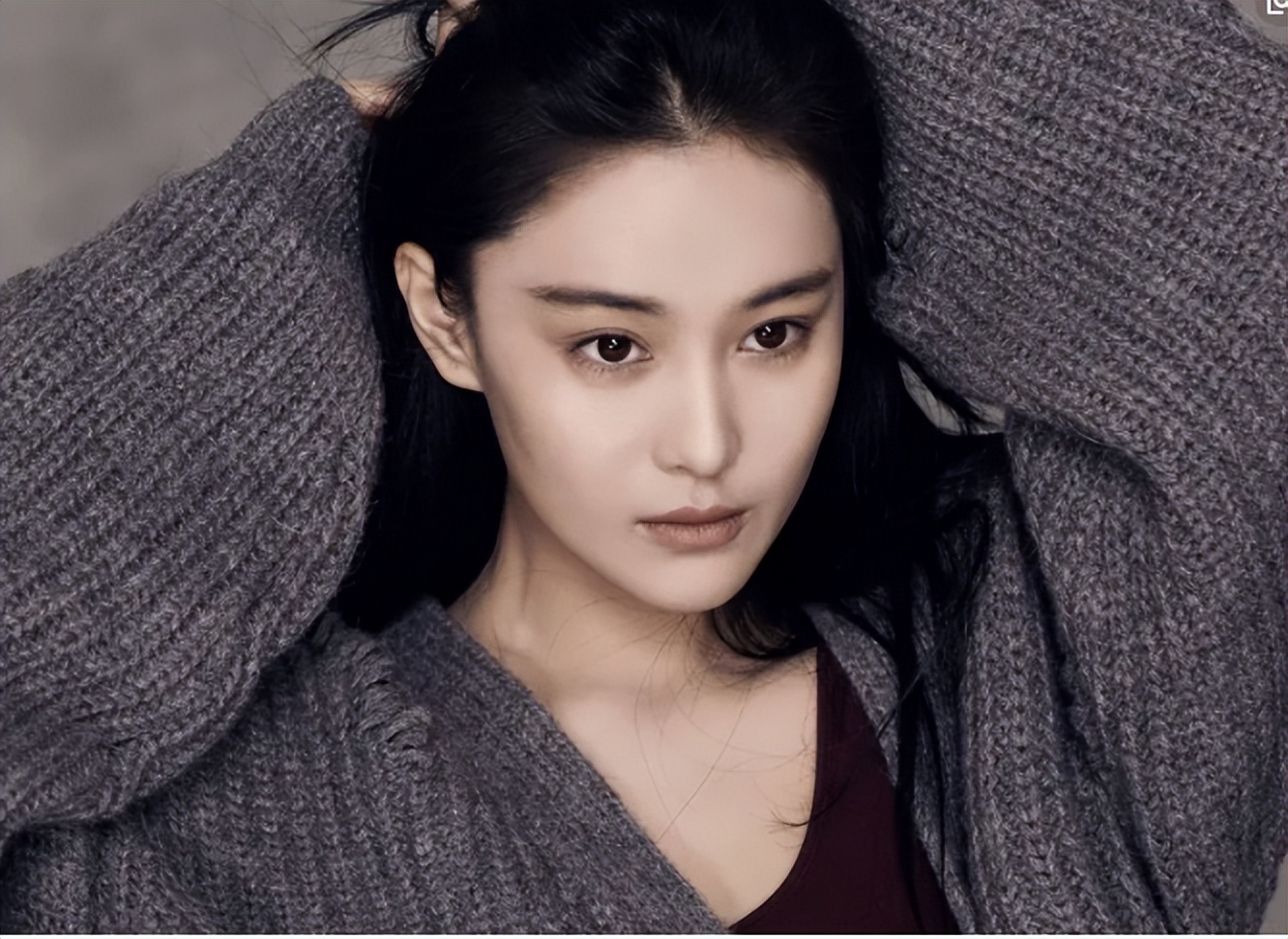 张馨予晒出老公何捷照片帅气迷人,张馨予和老公何捷婚后齐露面